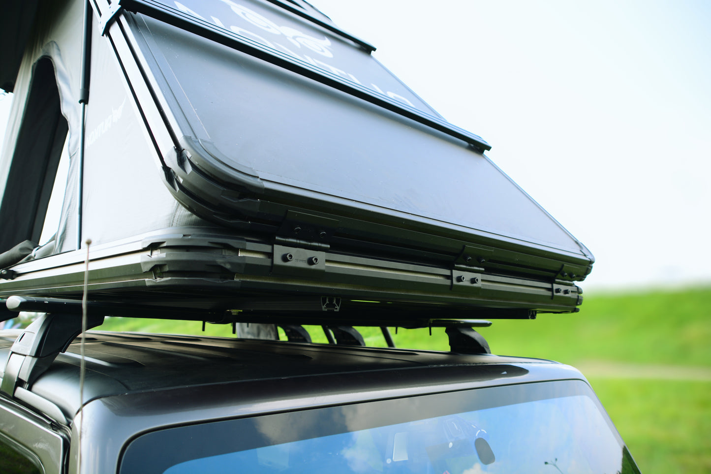 Sauvage Grey - Aluminium Rooftop Tent with Roof Racks