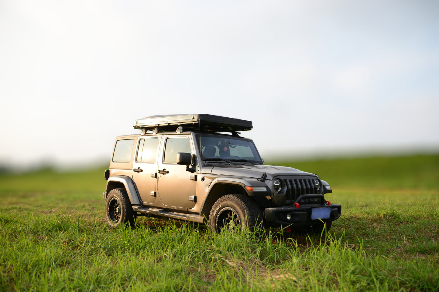 Classic Grey - Hard Shell Roof top Tent