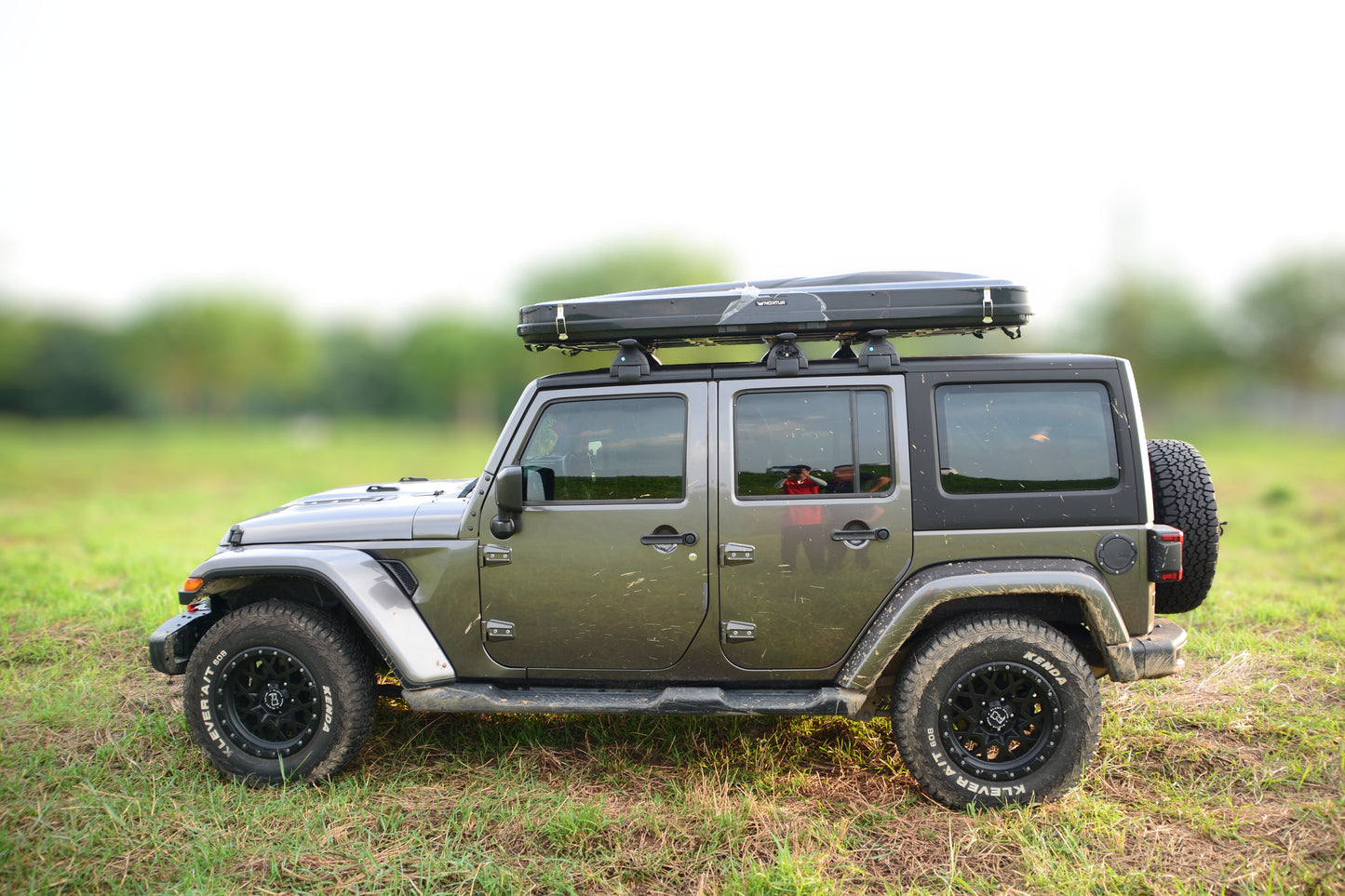 Classic Grey - Hard Shell Roof top Tent
