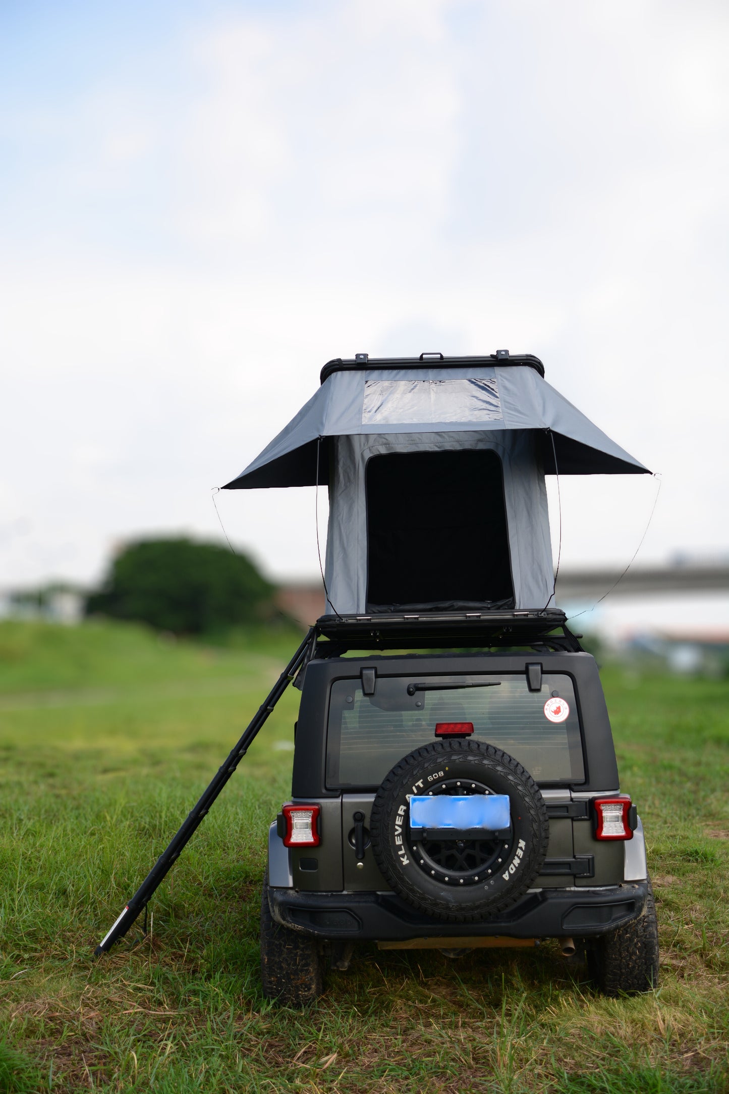 Sauvage Grey - Aluminium Rooftop Tent with Roof Racks