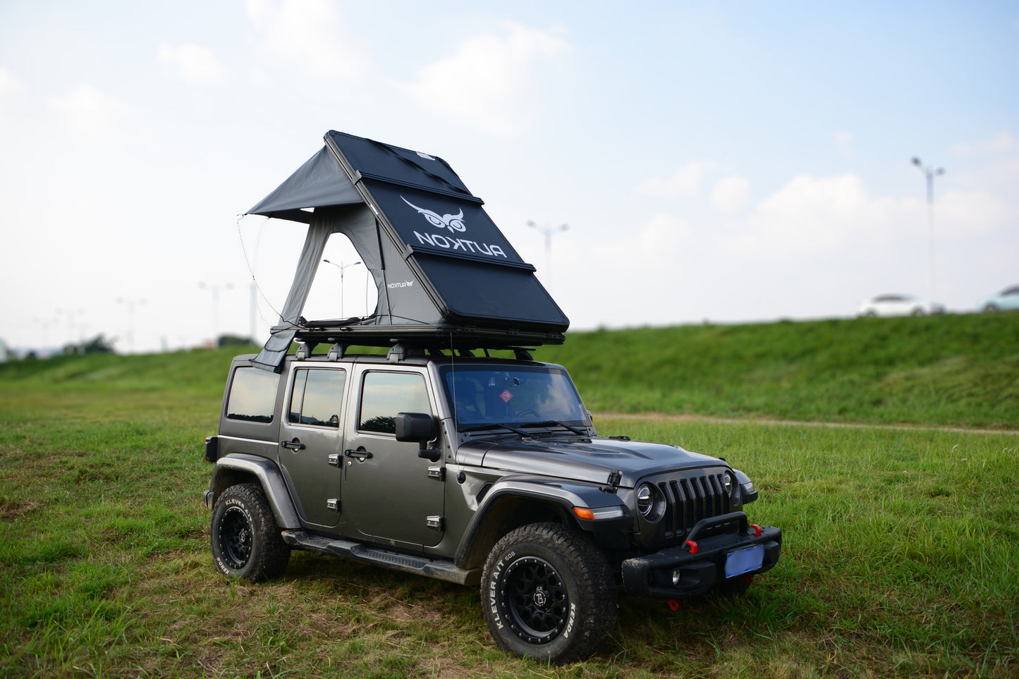 Sauvage Grey - Aluminium Rooftop Tent with Roof Racks