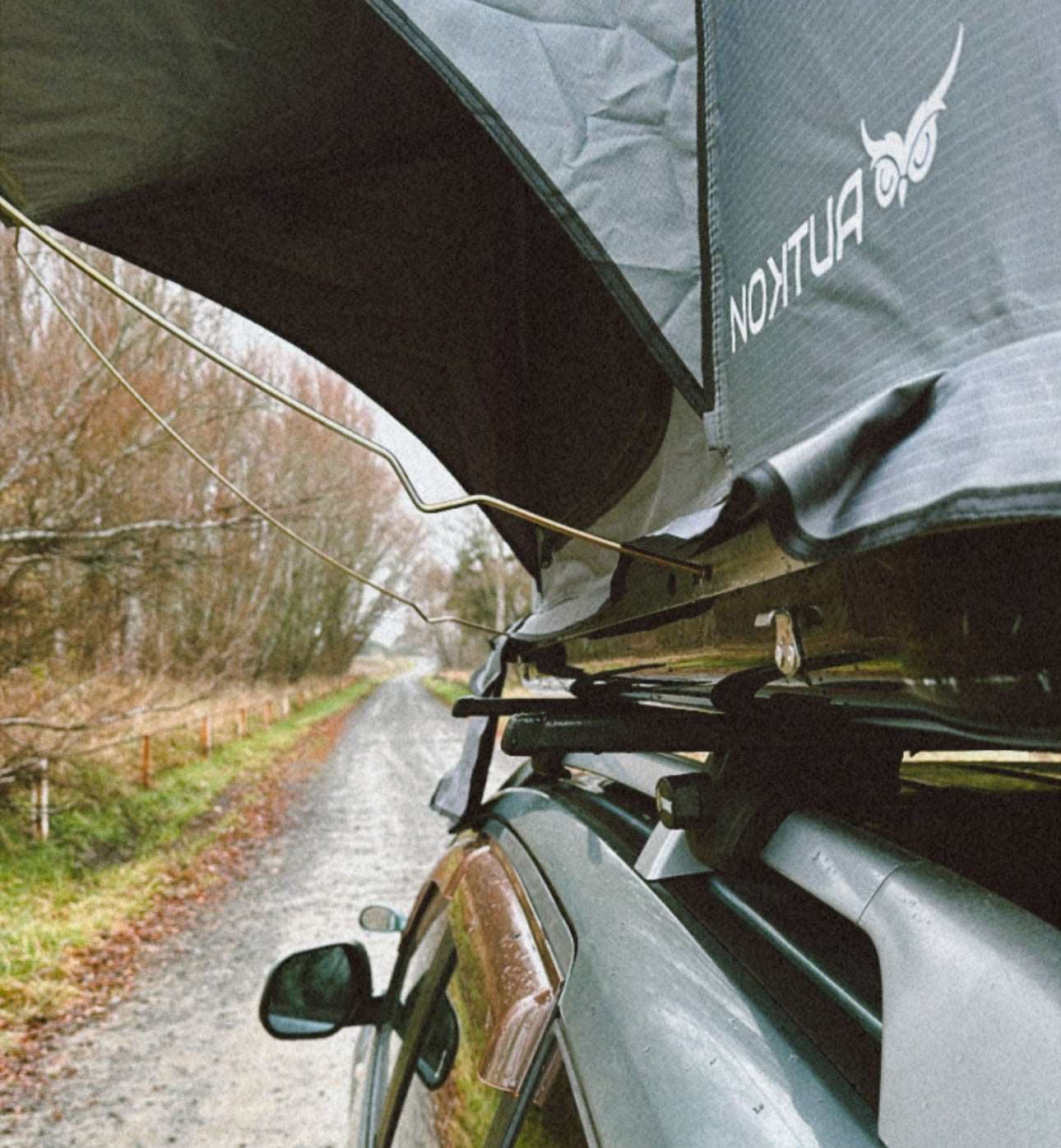 Classic Khaki - Hard Shell Roof top Tent