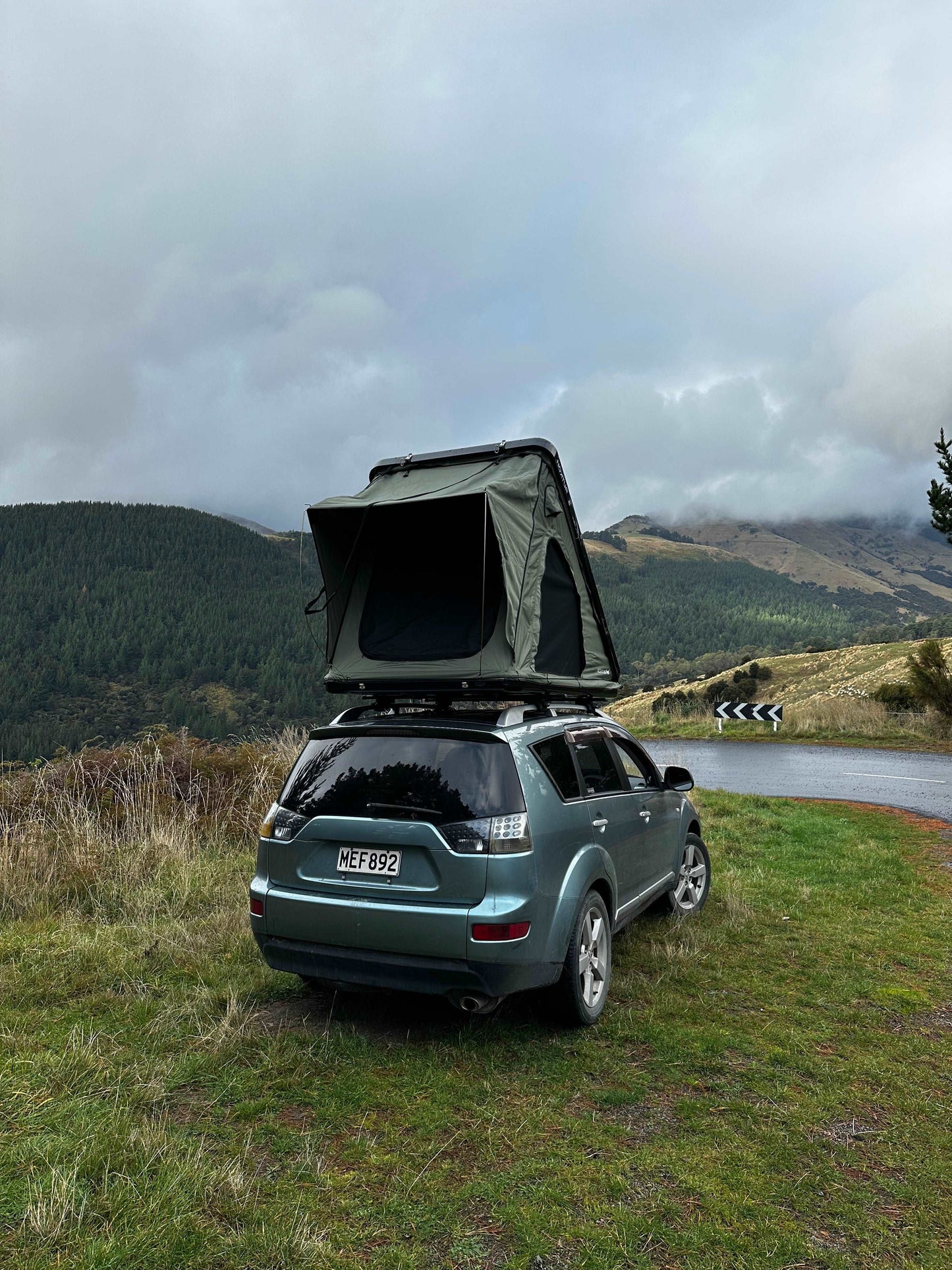 Nomad Grey - Hard Shell Car Roof tent