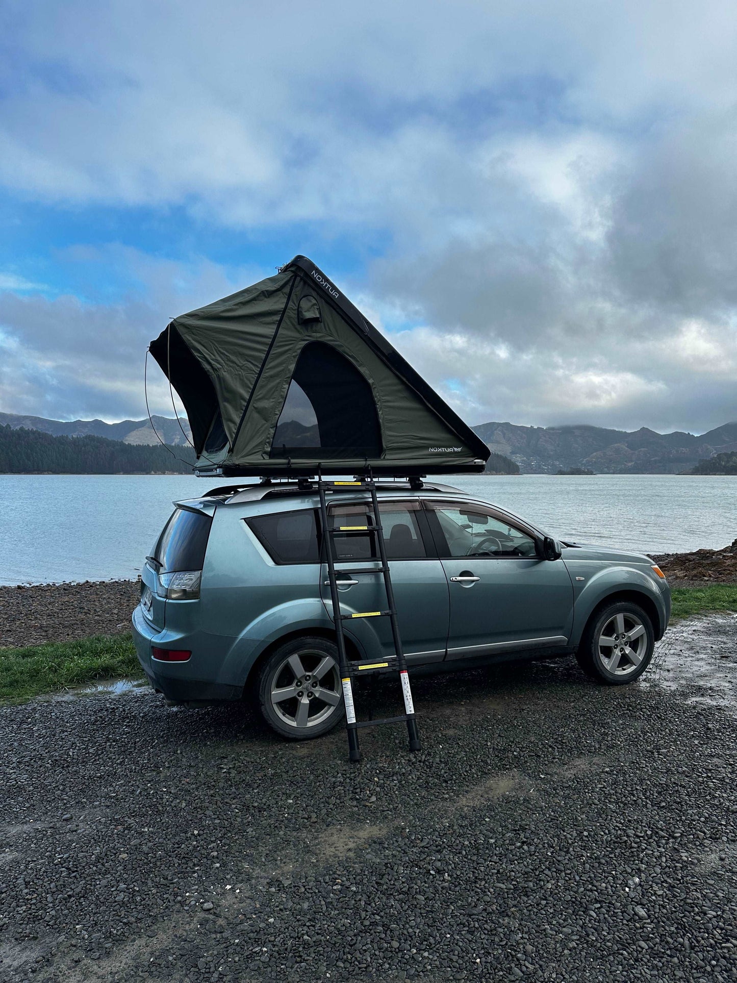 Nomad Grey - Hard Shell Car Roof tent