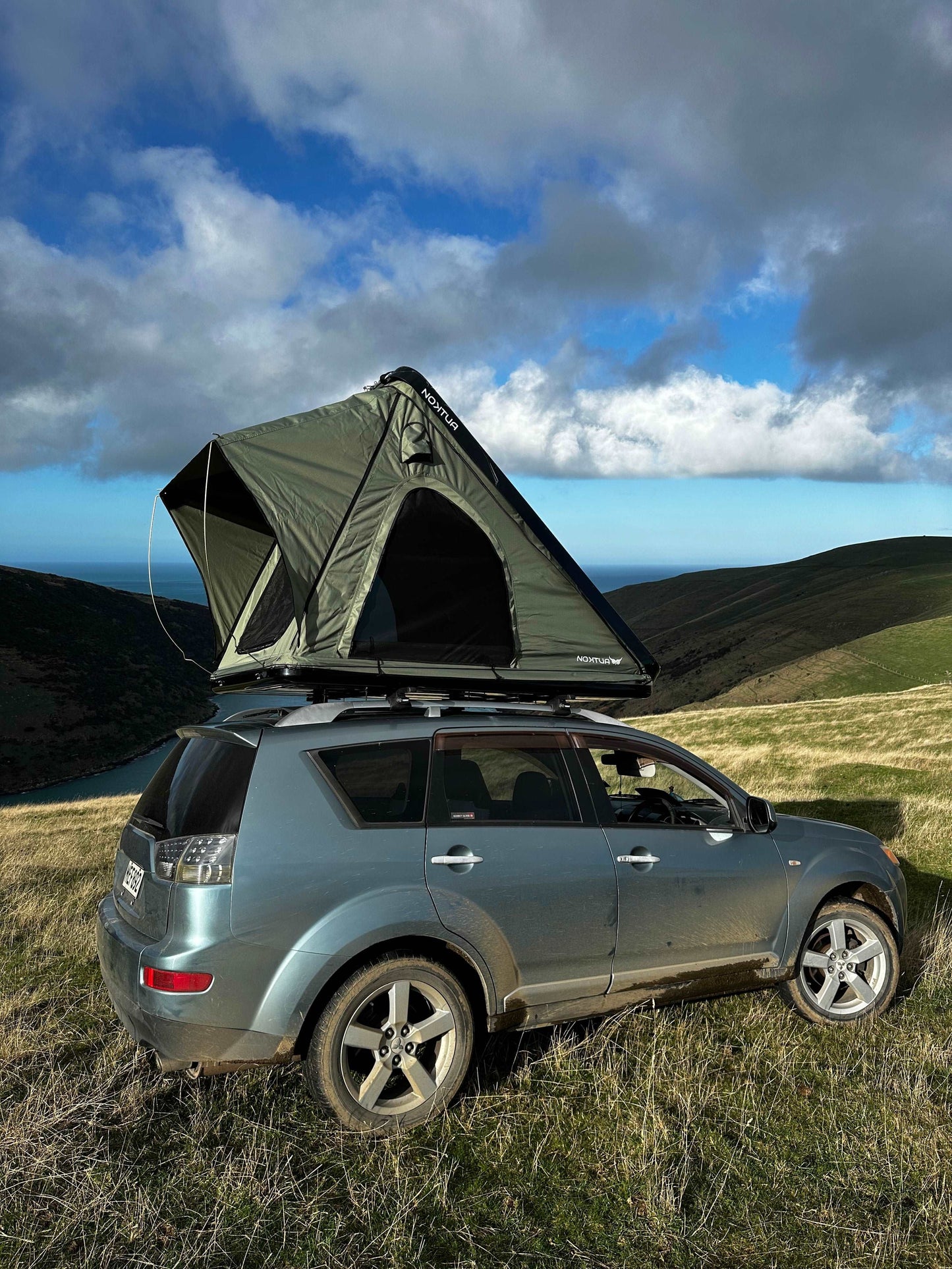 Nomad Grey - Hard Shell Car Roof tent